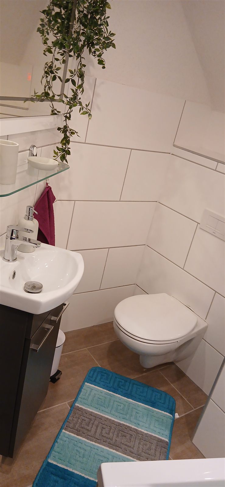 Weiterer Blick in das Badezimmer